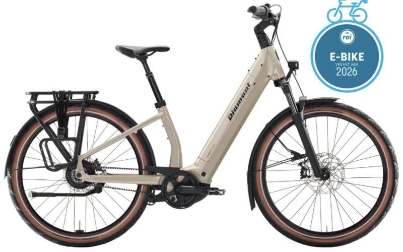 <p>De Diamant Suvea Style is uitgeroepen tot E-bike van het jaar en dat is geen toeval. Deze e-bike combineert kracht, comfort en een strak design in &eacute;&eacute;n doordacht totaalpakket, met stabiel rijgedrag, slimme afwerking en ondersteuning die precies doet wat je vraagt. Een fiets die vertrouwen geeft vanaf de eerste meters, zowel bij woon-werkritten als langere tochten.</p>

