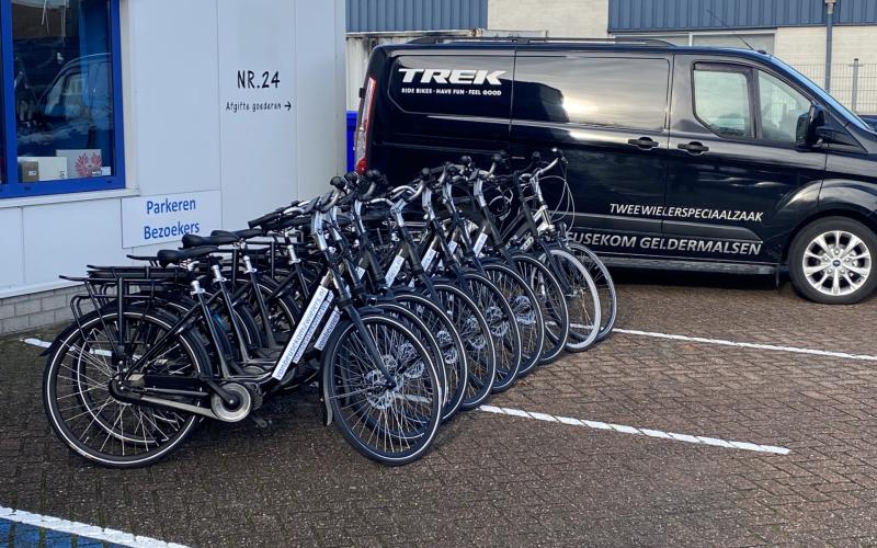 <p>Ontdek de Betuwe op de fiets! Bij vanBeusekom2wielers Geldermalsen huur je e-bikes, stadsfietsen, mountainbikes en e-bakfietsen &ndash; allemaal goed onderhouden en klaar voor vertrek.</p>
